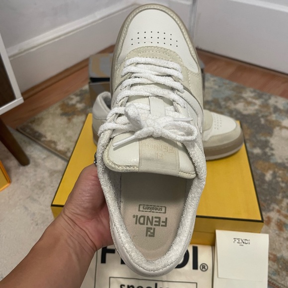 EUC Men’s Size 8 (Euro Sz 41) Fendi Match Low Top Suede Sneakers In White/Beige - Picture 12 of 17